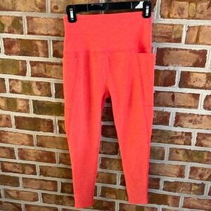 Beyond Yoga Coral Leggings with pockets Size Medium